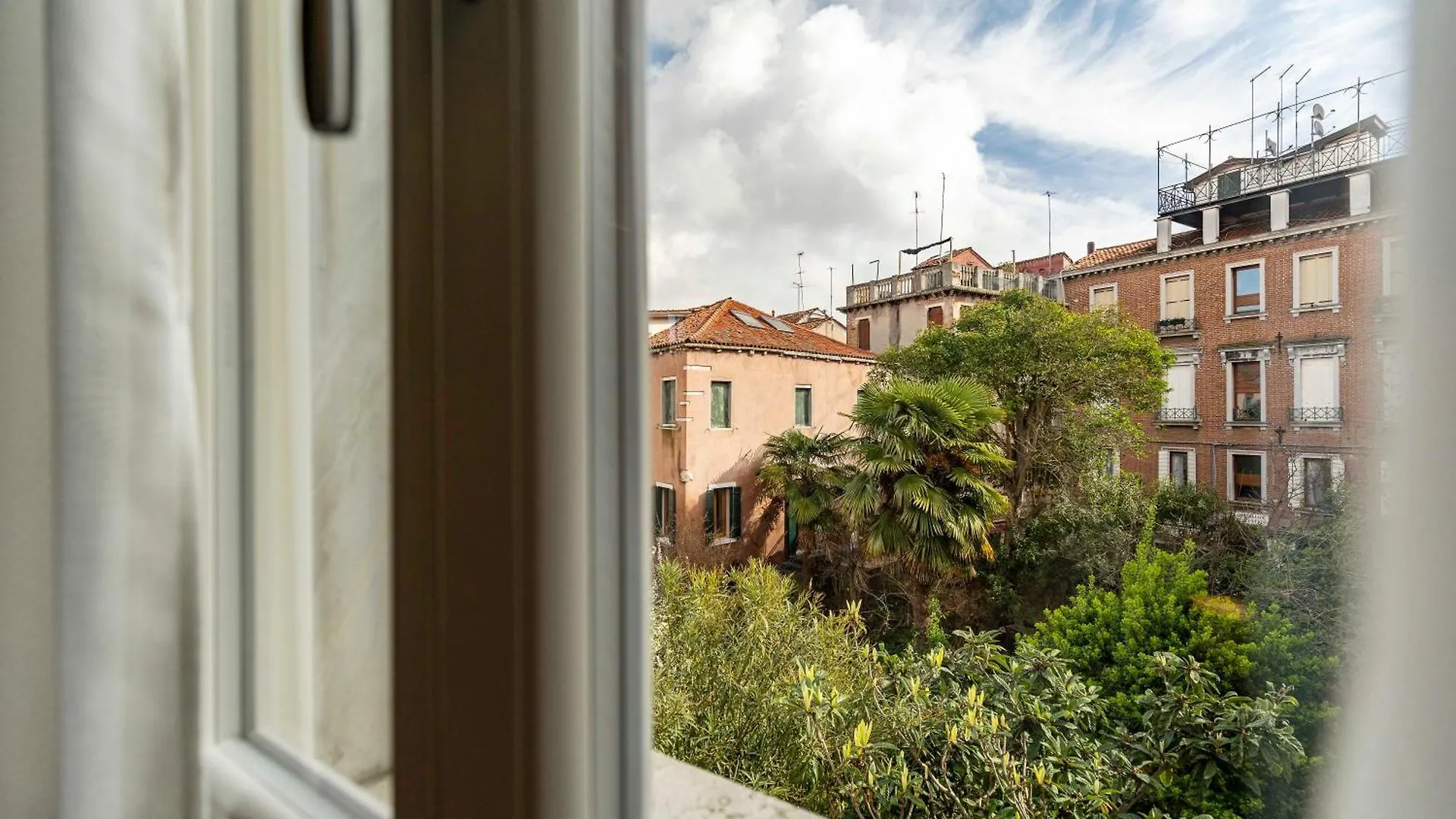 Homestay Ca' Naviglio Apartment Venice